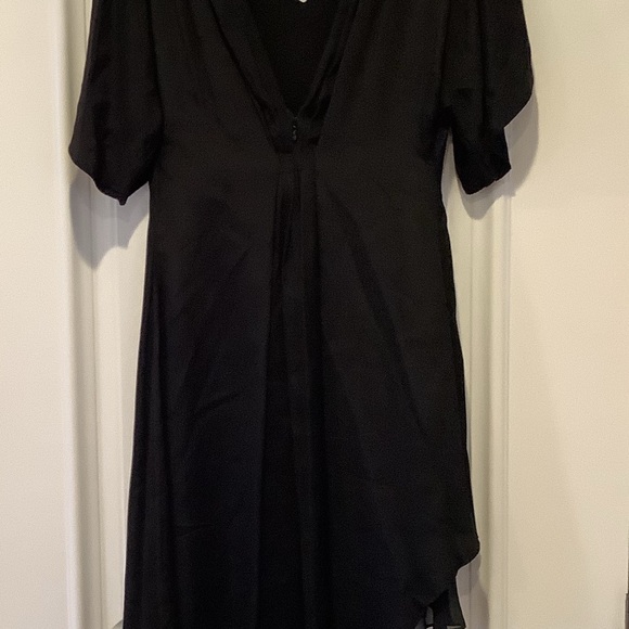 Alice Olivia Geena Dress Size 4 Black Asymmetrical V-Neck Short Sleeves - Picture 5 of 16